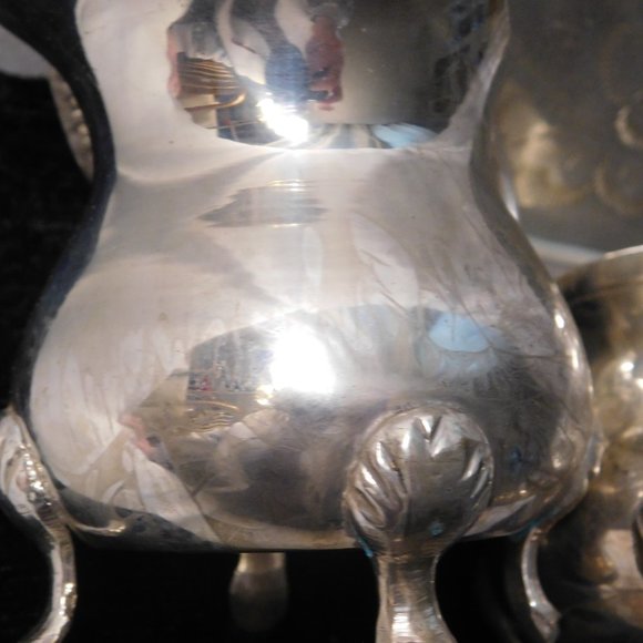 International Silver Company Tray, Creamer & Sugar Bowl in Black Velvet Box - Picture 11 of 12